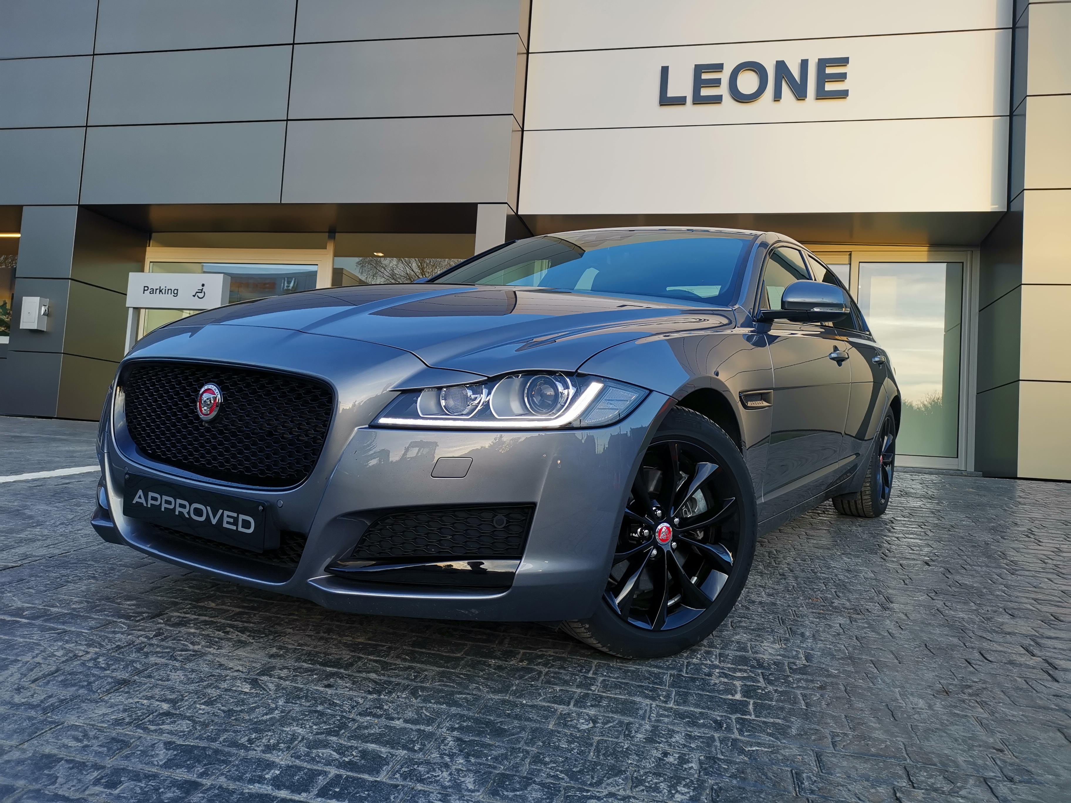 Jaguar XF Prestige Black Pack