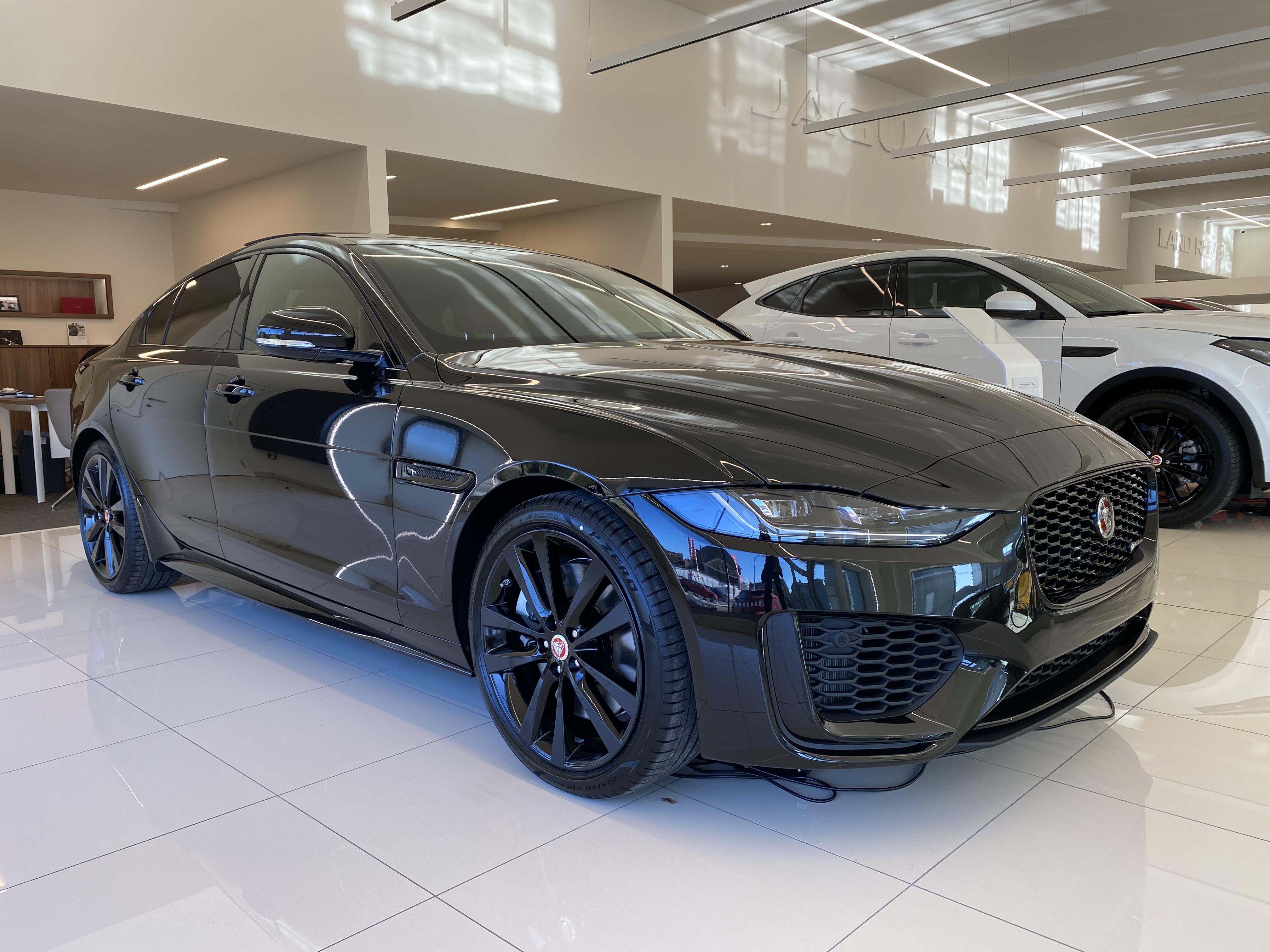 Jaguar XE R-Dynamic SE